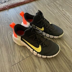 🔥NWOT🔥 NIKE WOMEN FREE METCON 3